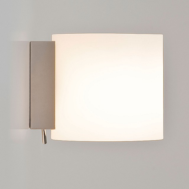 Luga Wall Light in White Glass