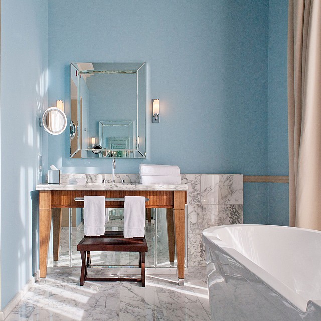 Verona Bathroom Wall Light in Polished Chrome