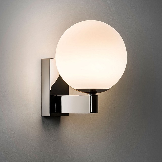 Sagara Bathroom Wall Light in Polished Chrome