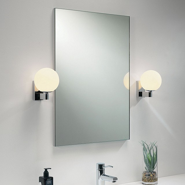 Sagara Bathroom Wall Light in Polished Chrome