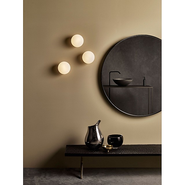 Zeppo Wall Bathroom Wall Light in White Glass