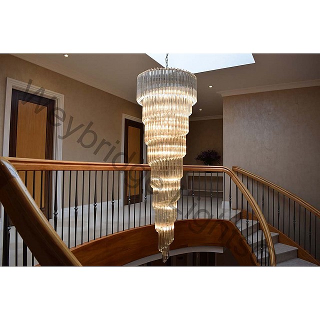 Spirale Stairwell Chandelier with Quadriedro Murano Glass